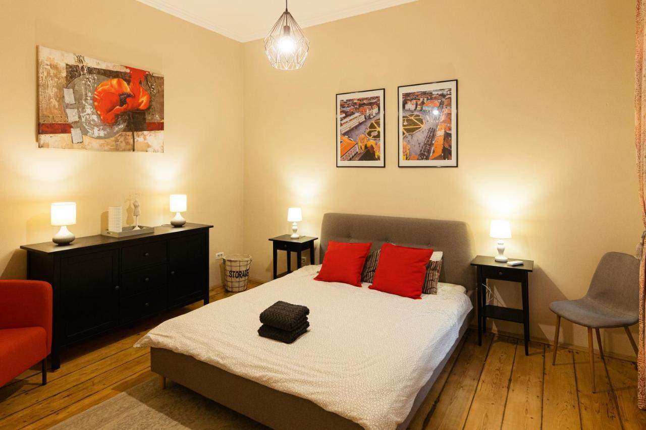Chic Apartment In Historical City Center Тимишоара Экстерьер фото