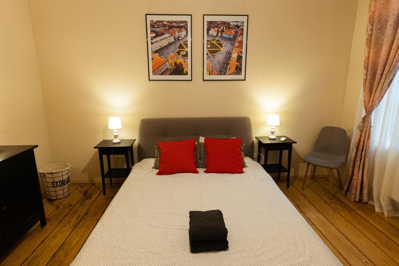 Chic Apartment In Historical City Center Тимишоара Экстерьер фото