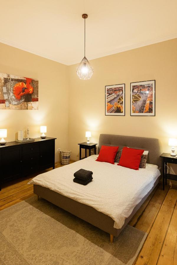 Chic Apartment In Historical City Center Тимишоара Экстерьер фото