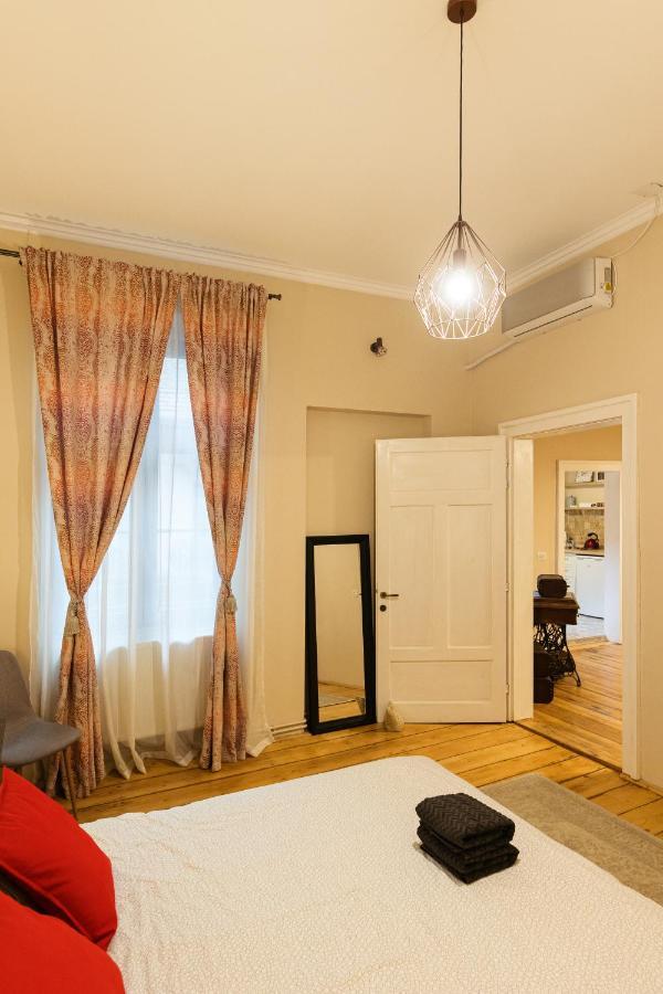 Chic Apartment In Historical City Center Тимишоара Экстерьер фото