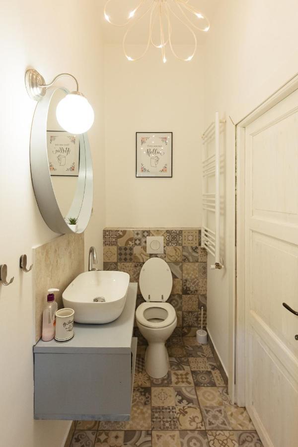 Chic Apartment In Historical City Center Тимишоара Экстерьер фото