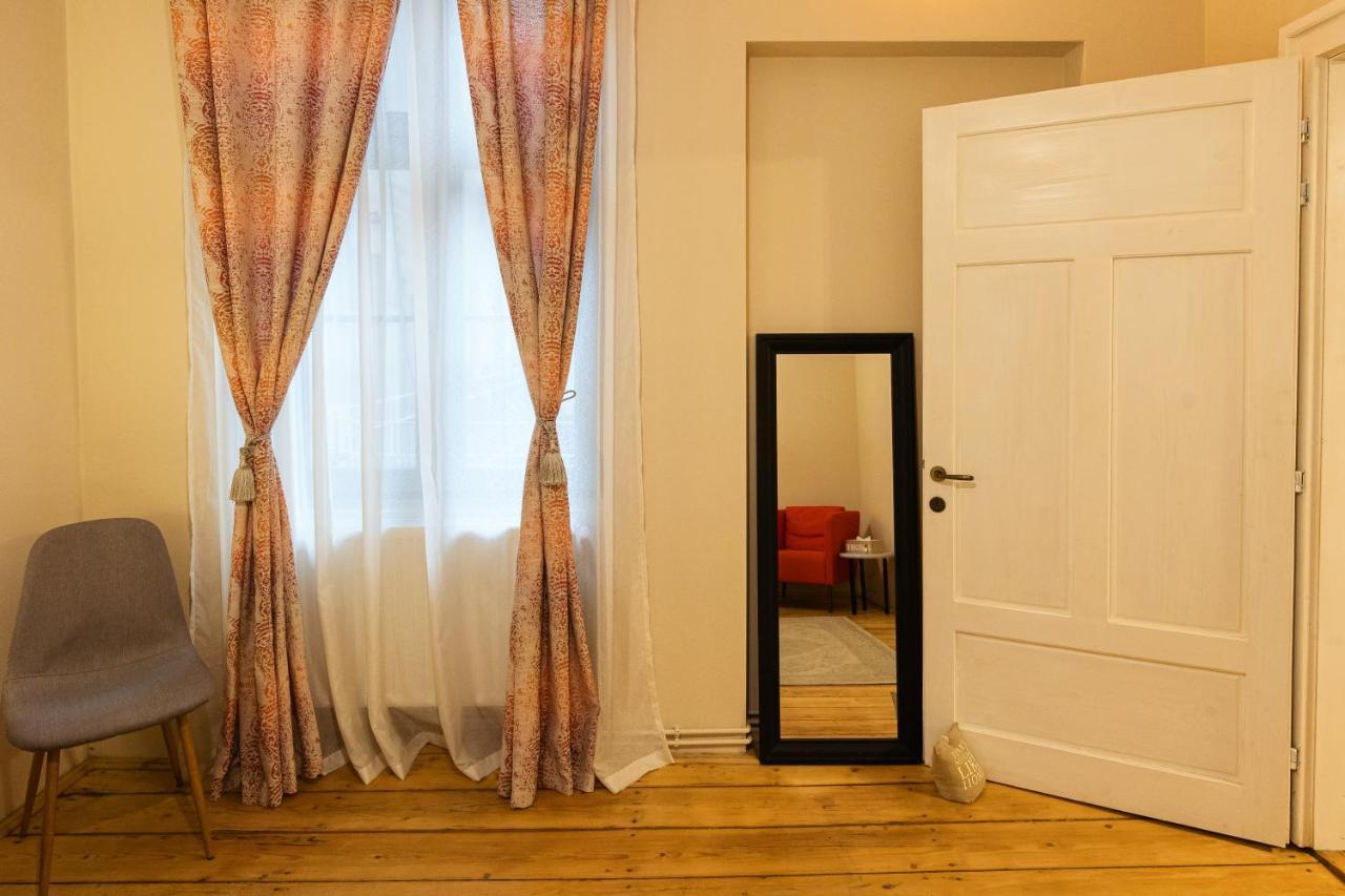 Chic Apartment In Historical City Center Тимишоара Экстерьер фото