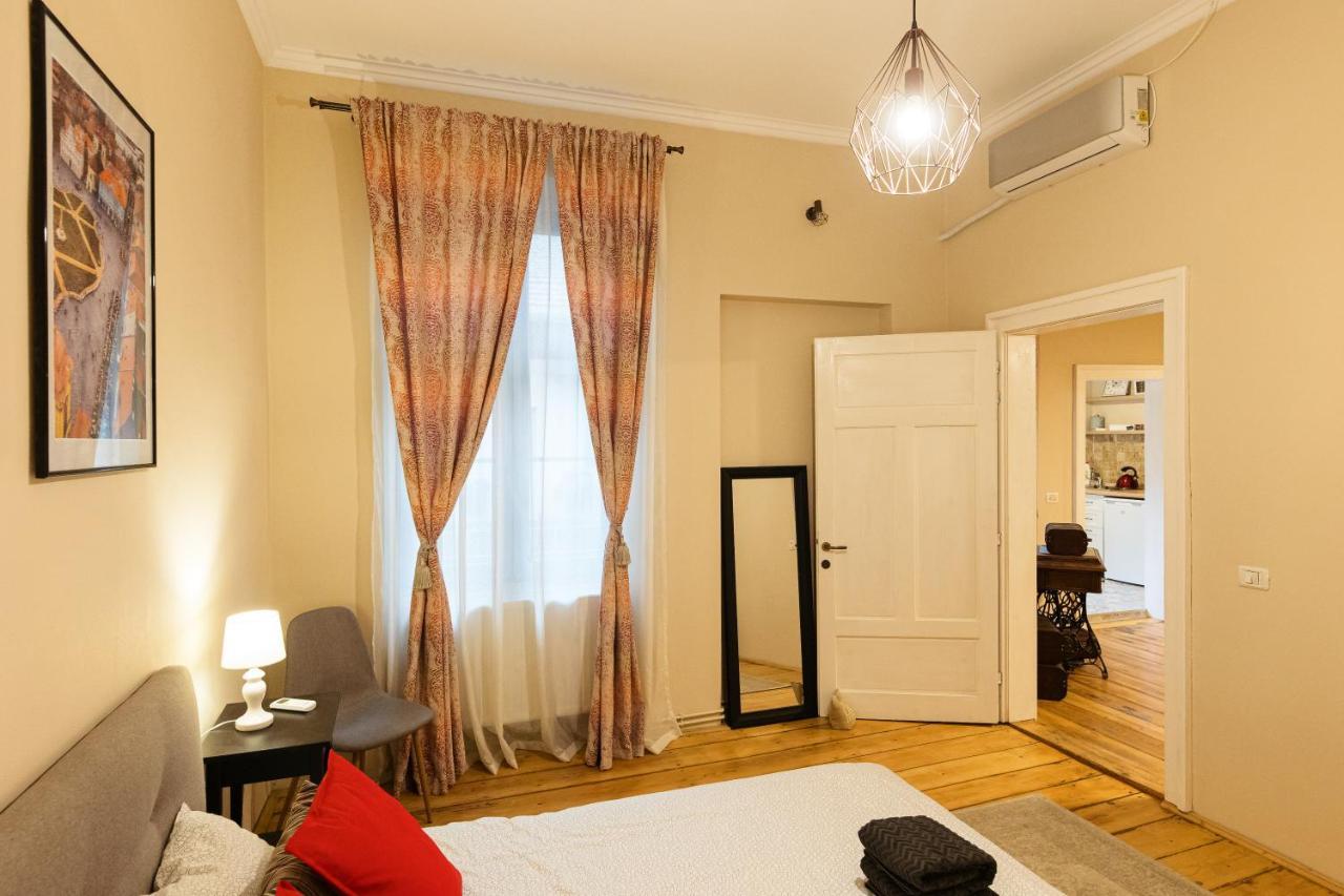 Chic Apartment In Historical City Center Тимишоара Экстерьер фото