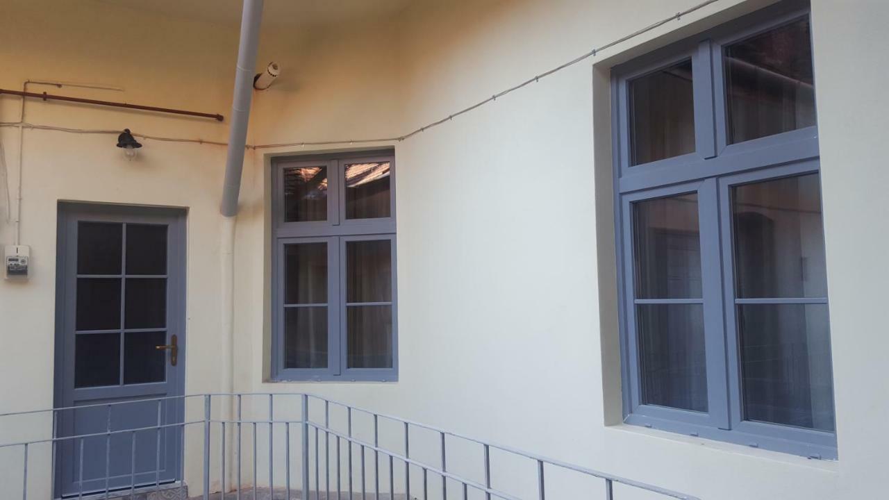 Chic Apartment In Historical City Center Тимишоара Экстерьер фото